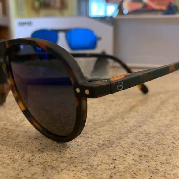 IZIPIZI Sunglasses aviator NWT and box - Picture 6 of 8